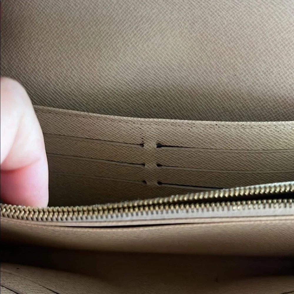 ‼️Authentic‼️LV Wallet - Picture 4 of 5